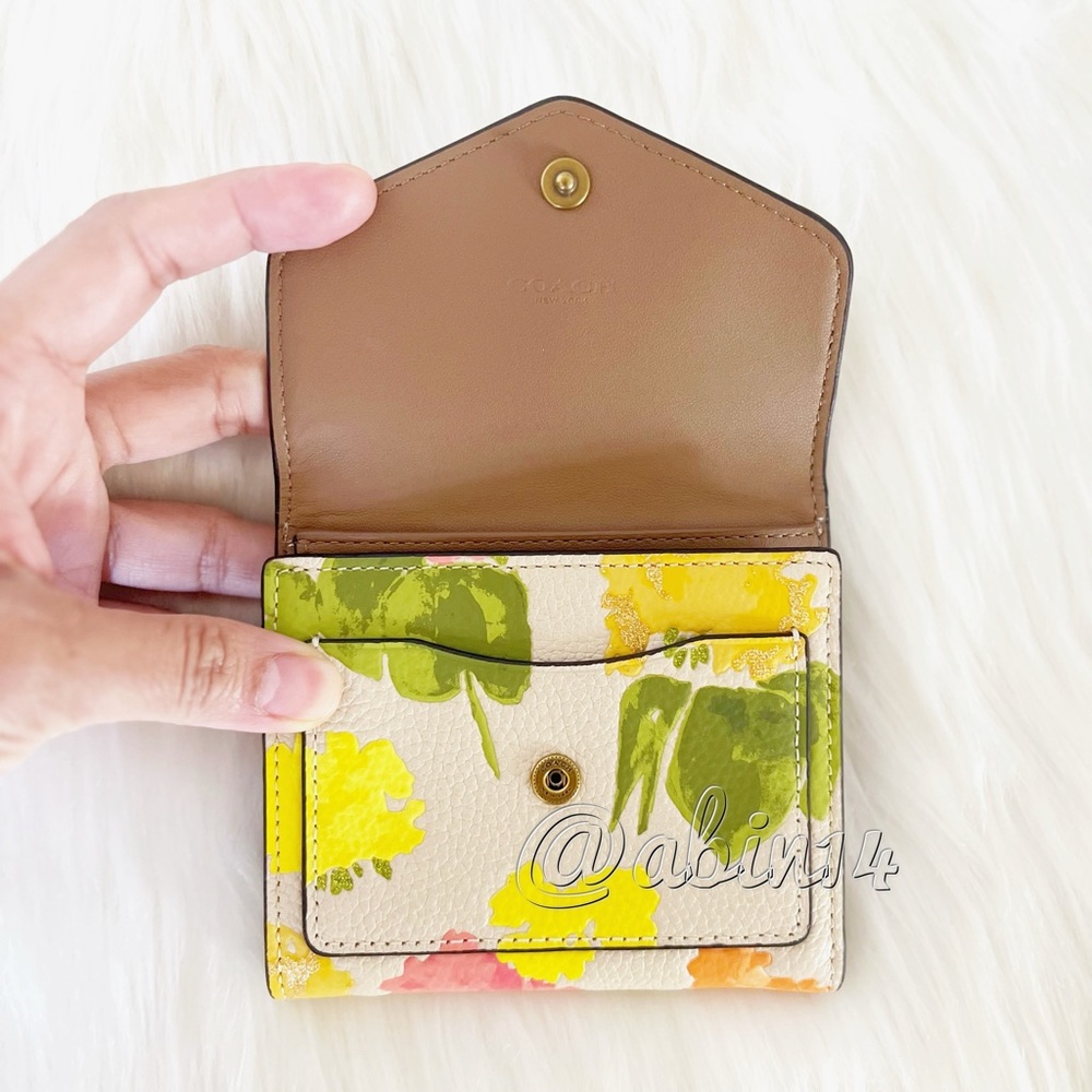 NWT Coach Wyn Leather Wallet with Floral Print - Picture 3 of 5